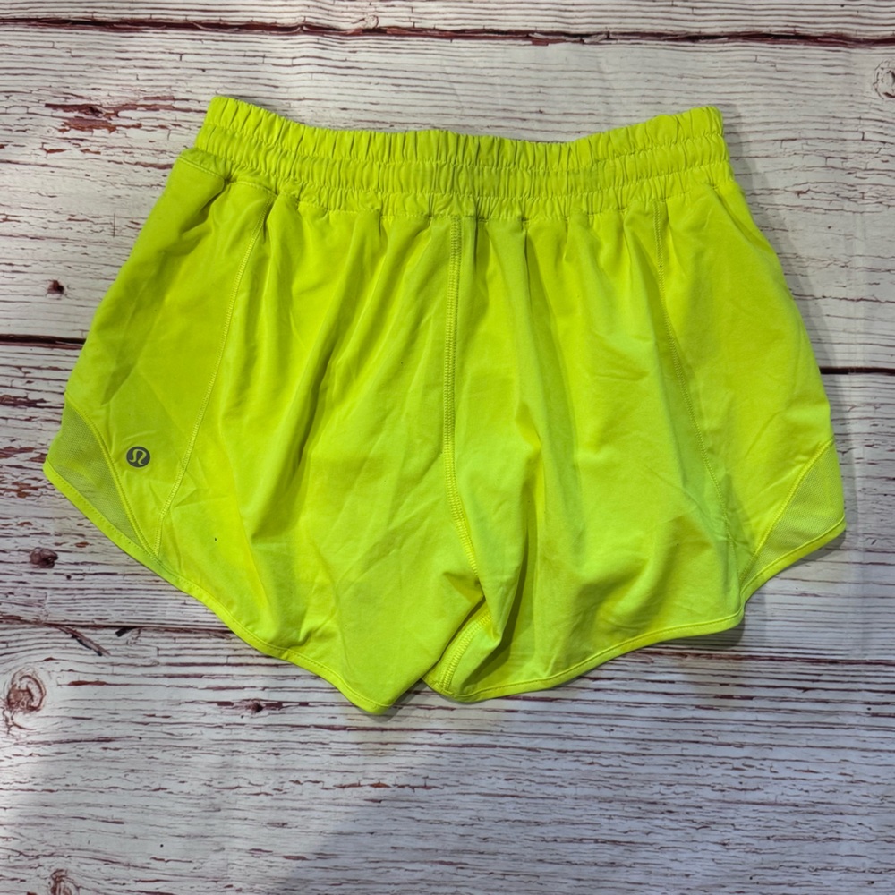 Lululemon Hotty Hot Short II Long 4" in Highlight Yellow Sz 6 - Picture 9 of 12